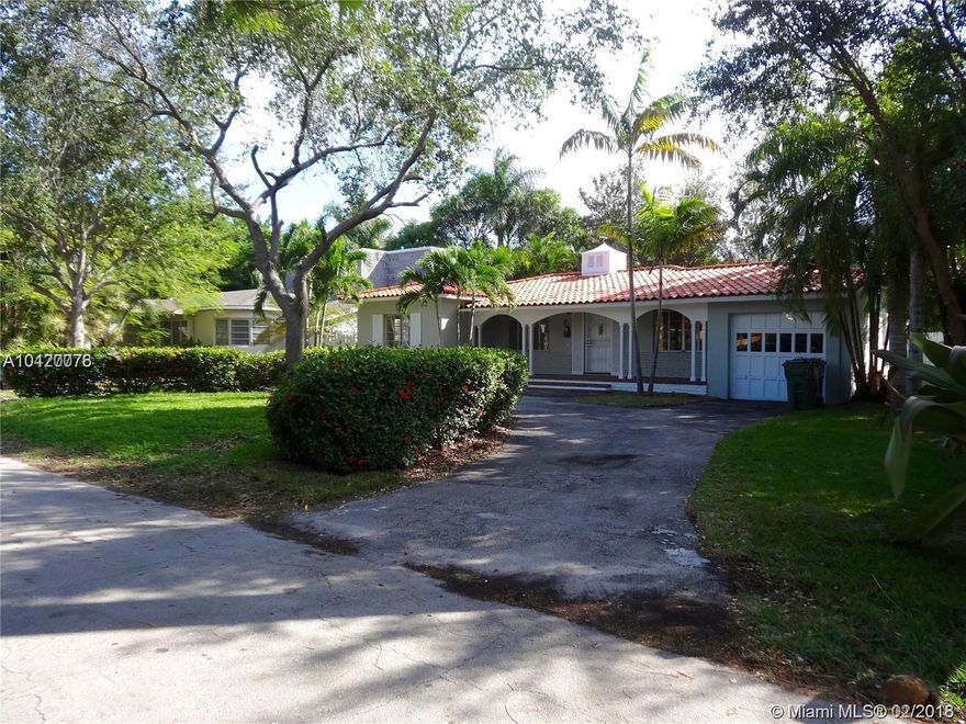 Charmin 3bd/2ba in Bayside. Home sits on a 7,500 sq ft. lot walking distance to the water and Baywood Park. Property features an open floor plan, hard wood floors, master bathroom, walk in closet, and attached garage.