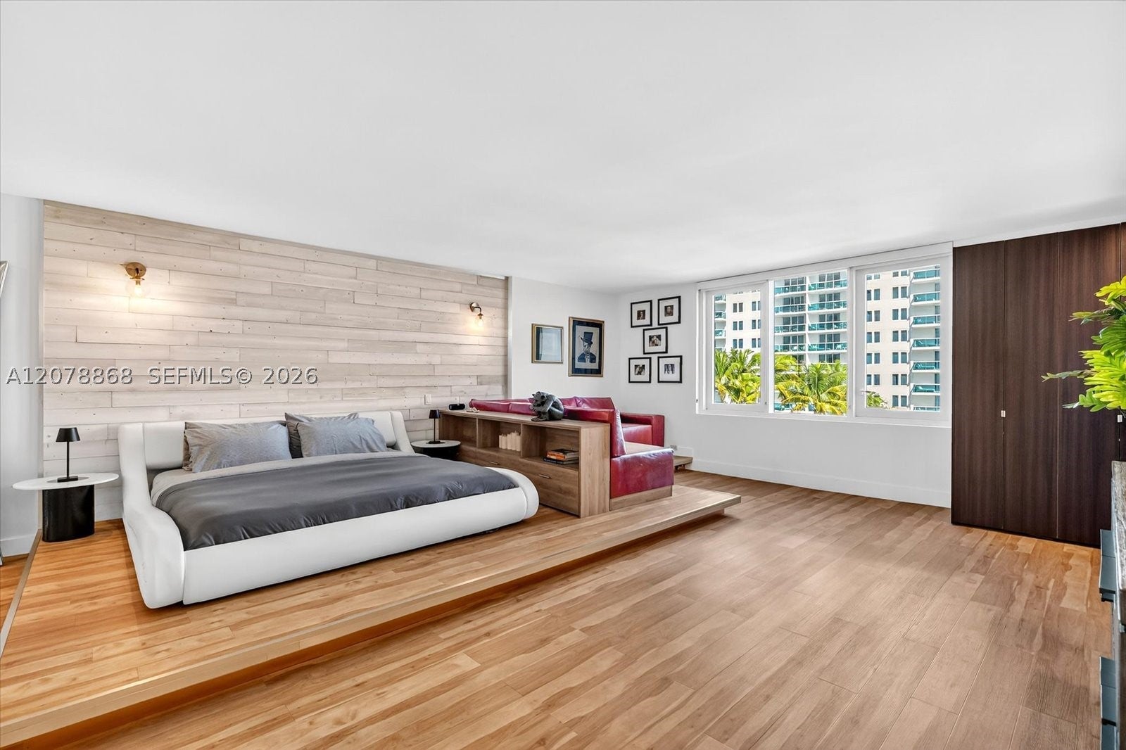 2301 Collins Ave 714
