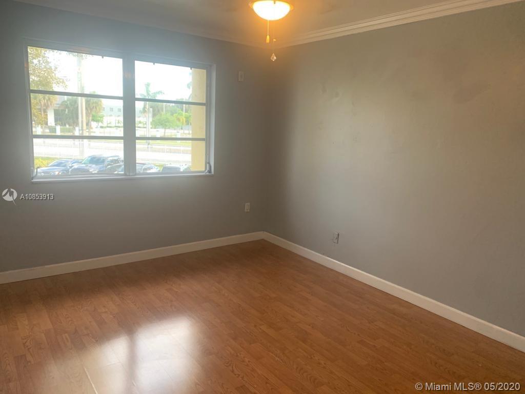 LAKEWOOD VILLAS CONDO - Residential