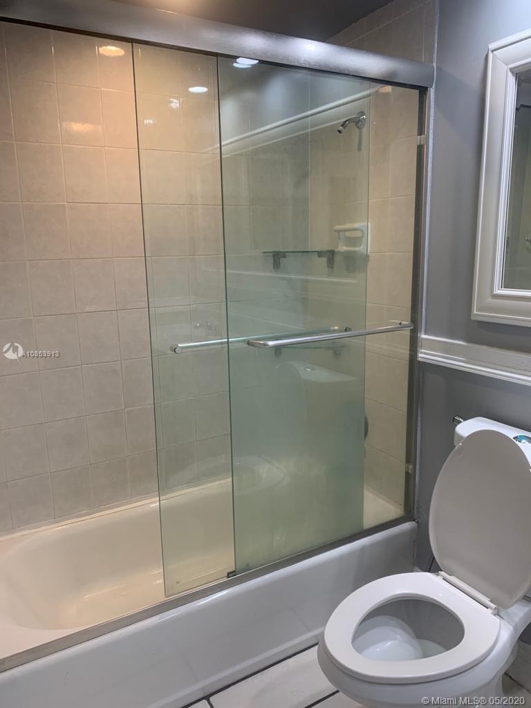 LAKEWOOD VILLAS CONDO - Residential