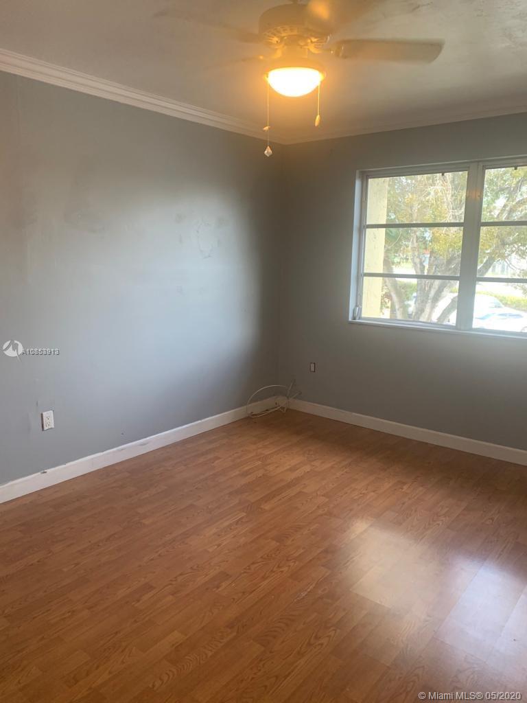 LAKEWOOD VILLAS CONDO - Residential