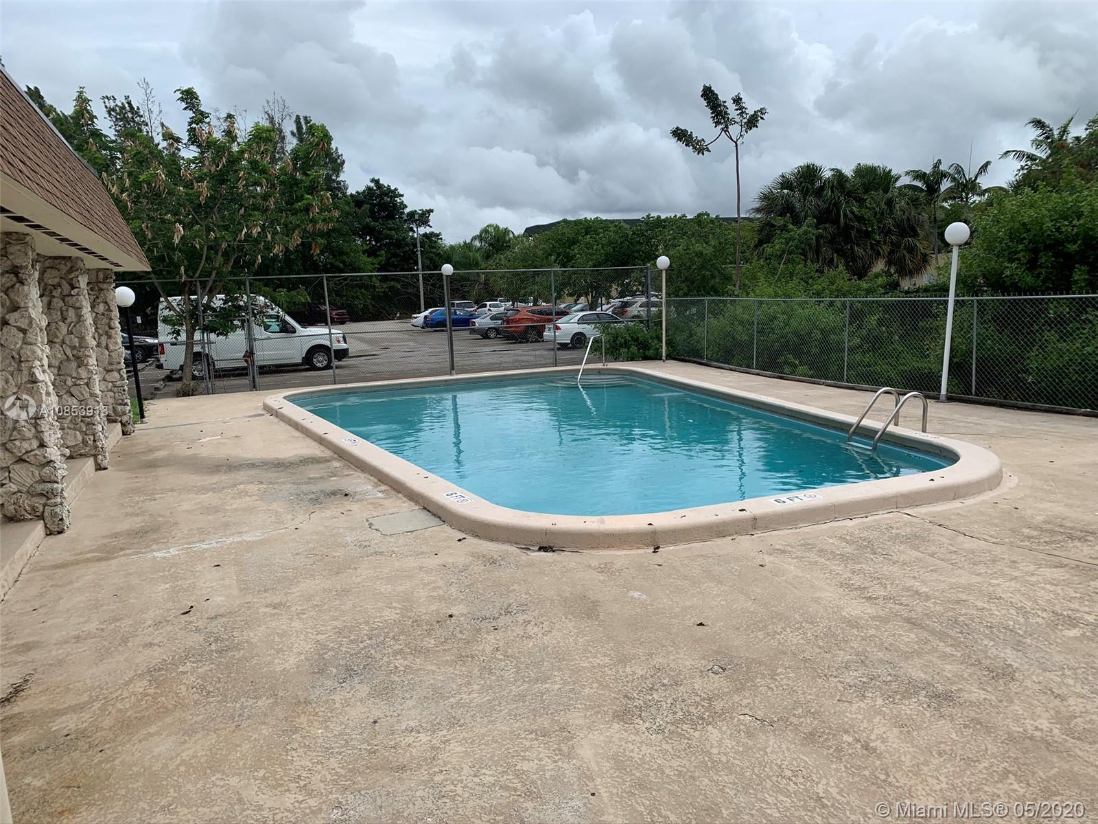 LAKEWOOD VILLAS CONDO - Residential