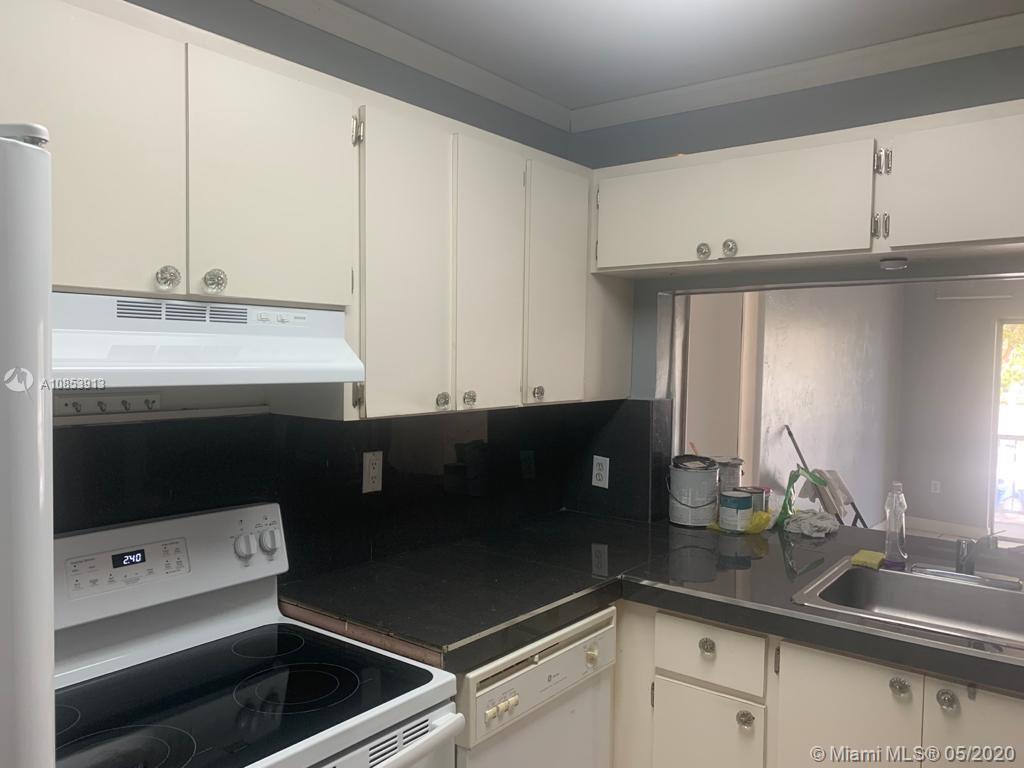 LAKEWOOD VILLAS CONDO - Residential