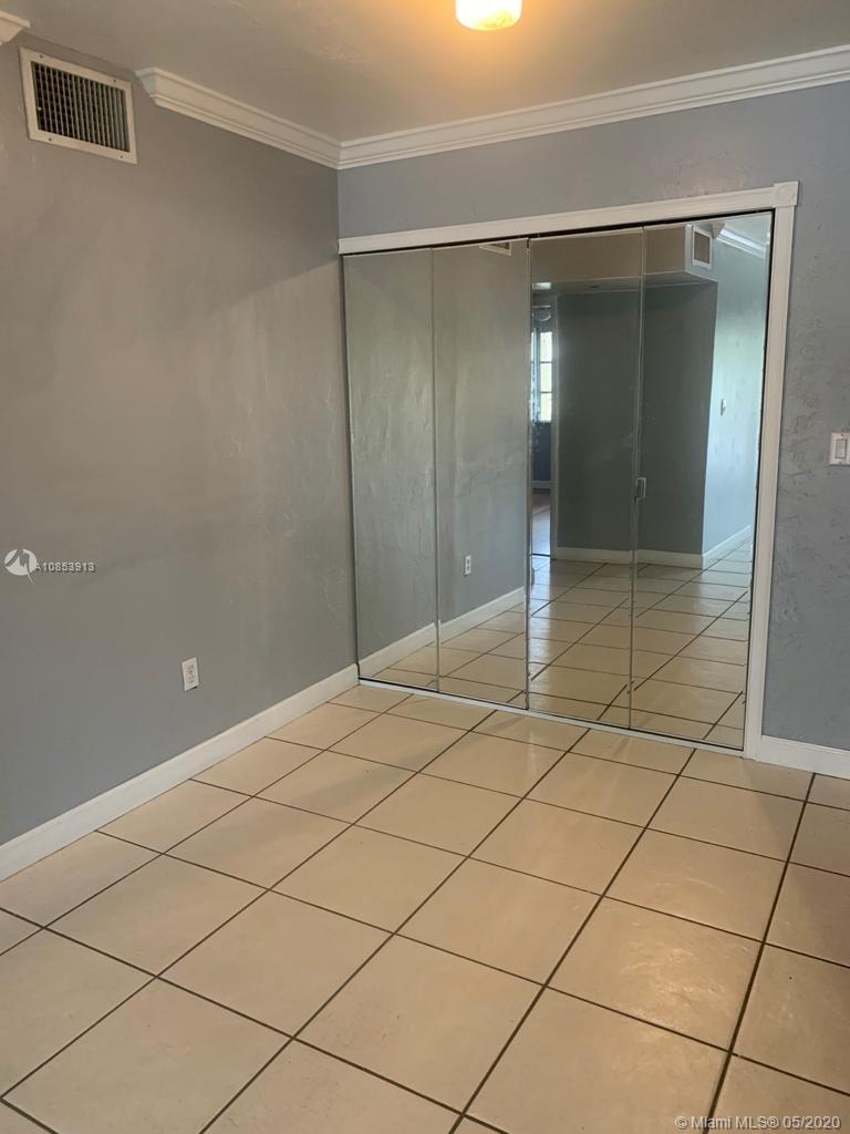 LAKEWOOD VILLAS CONDO - Residential