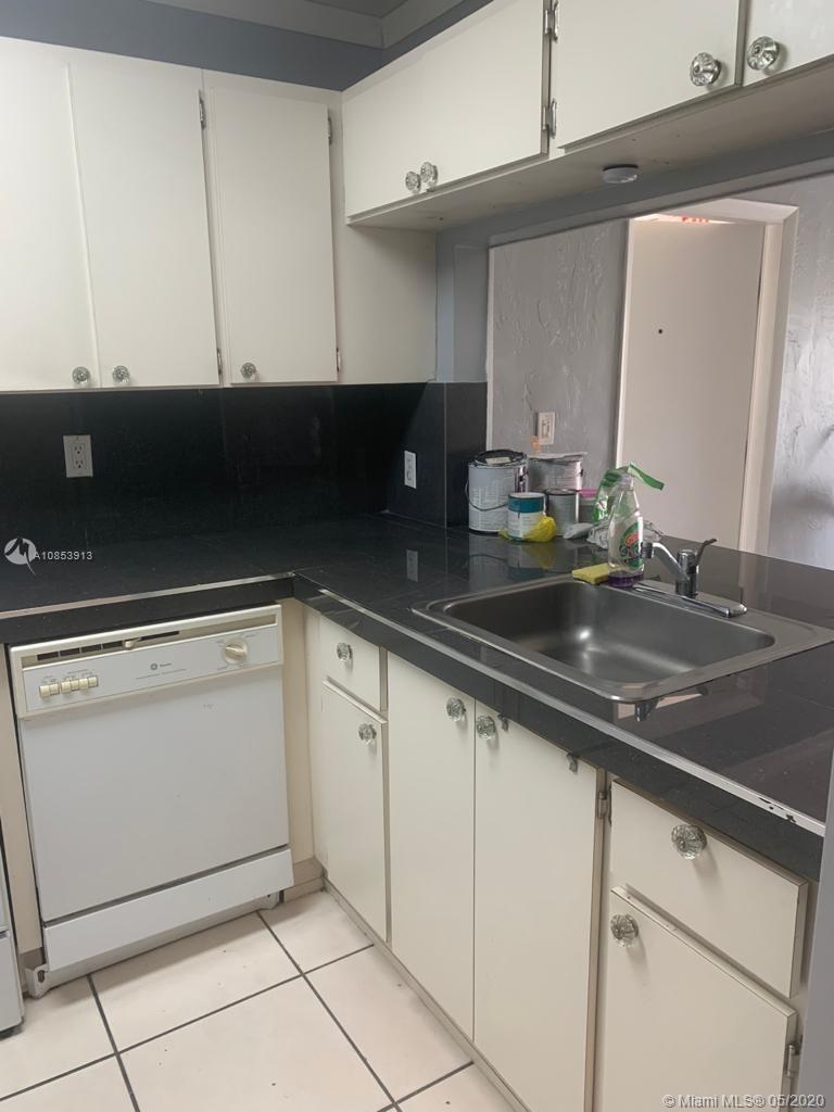 LAKEWOOD VILLAS CONDO - Residential