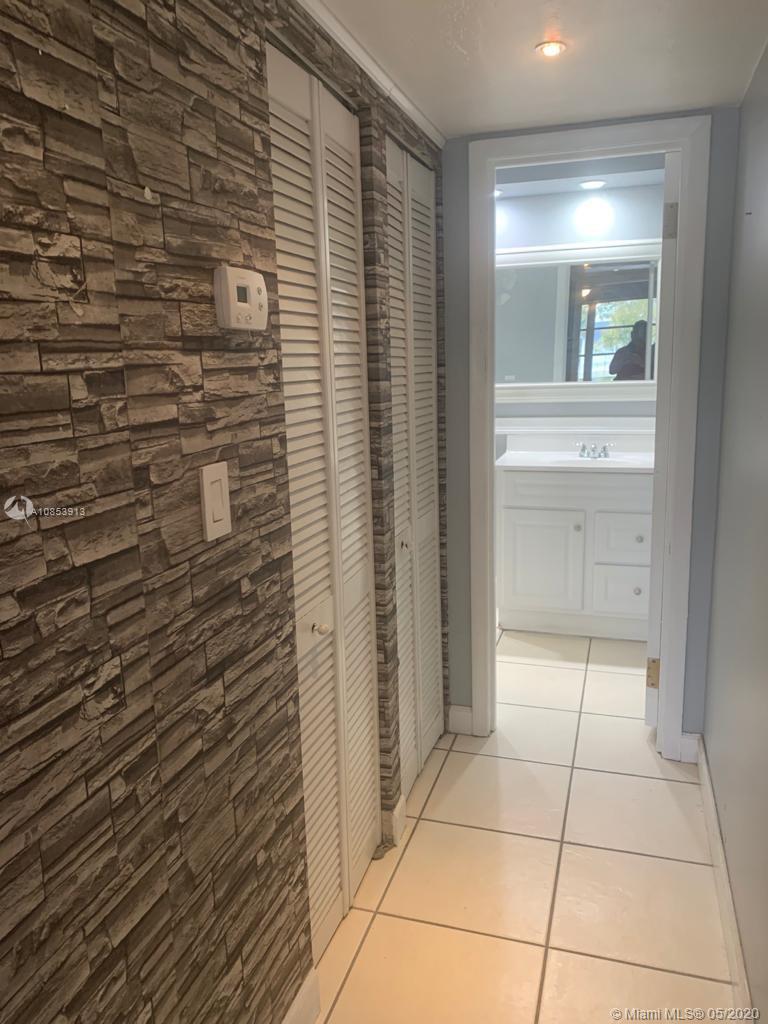 LAKEWOOD VILLAS CONDO - Residential