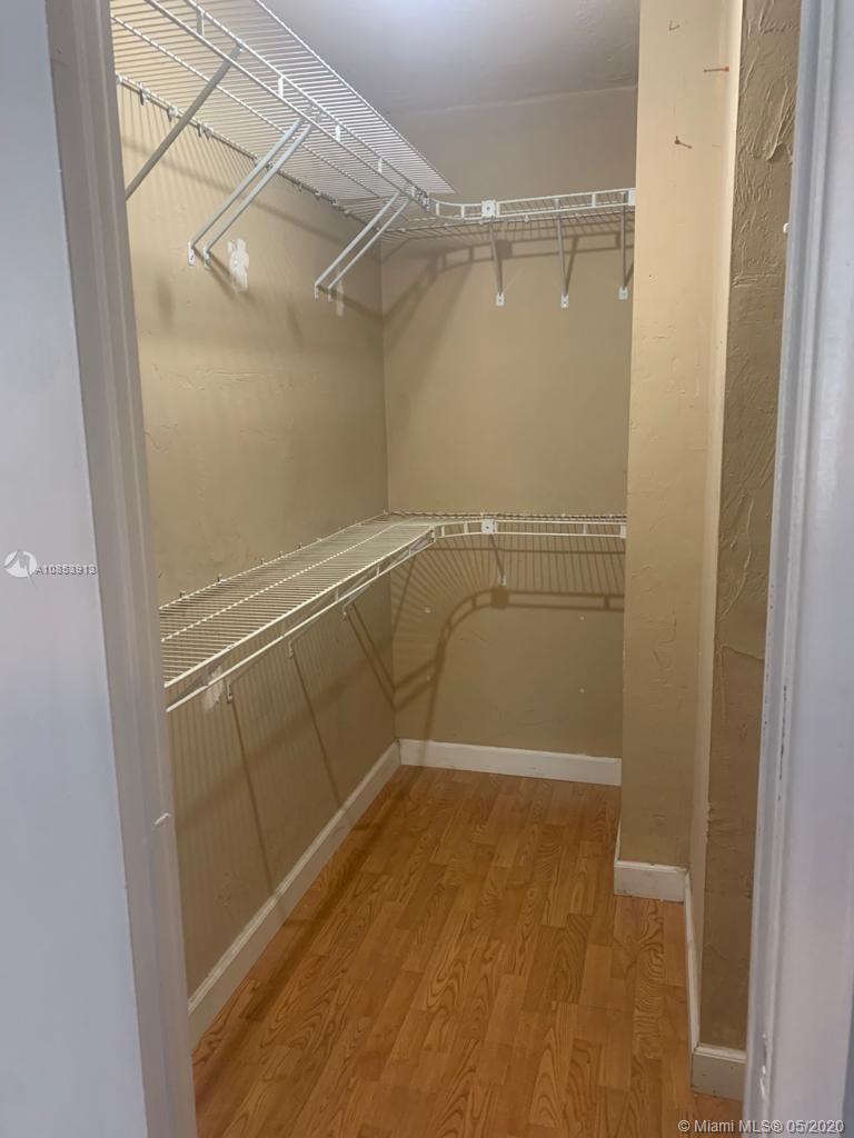 LAKEWOOD VILLAS CONDO - Residential