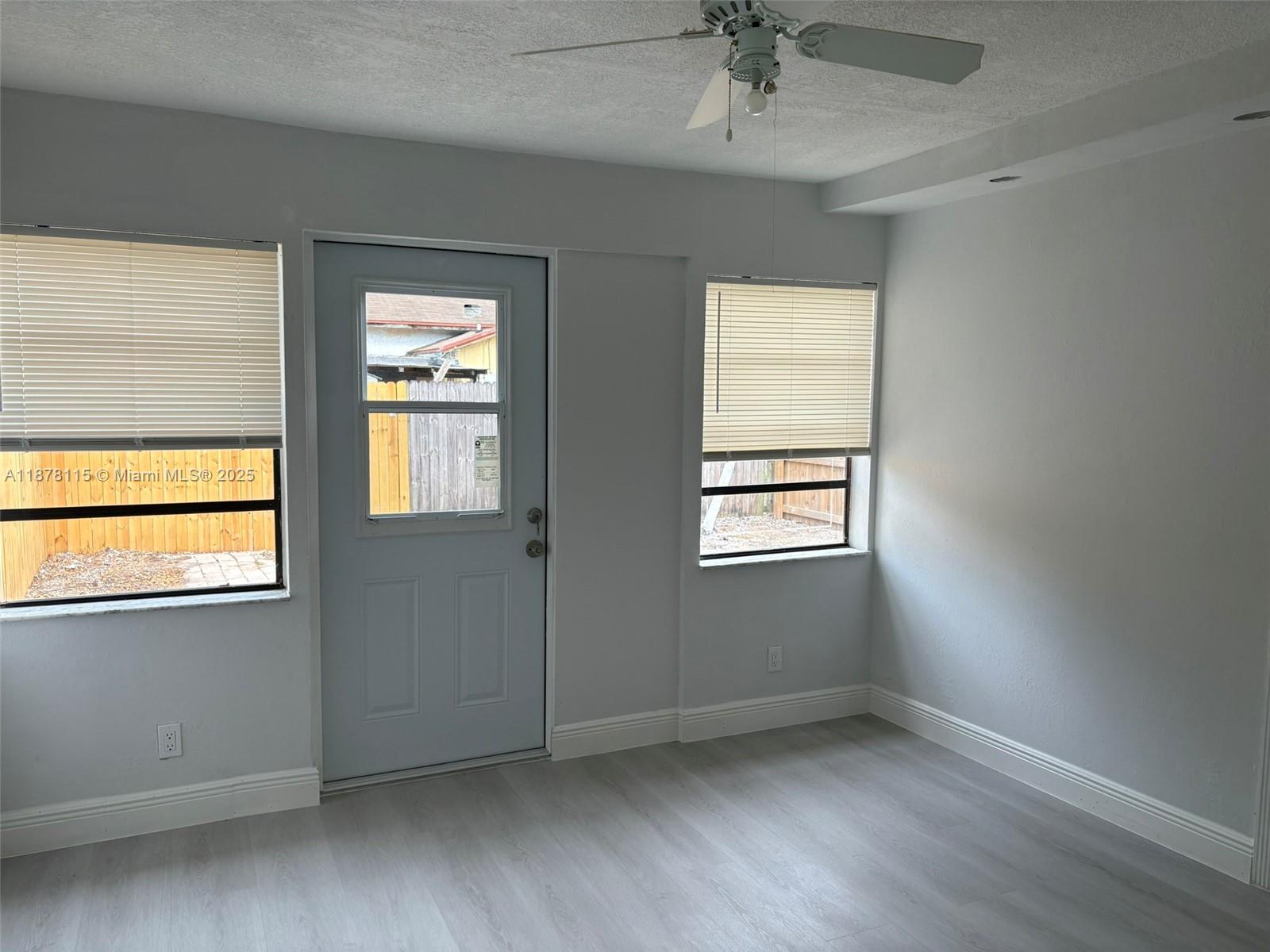 LAKE ISLAND - Residential