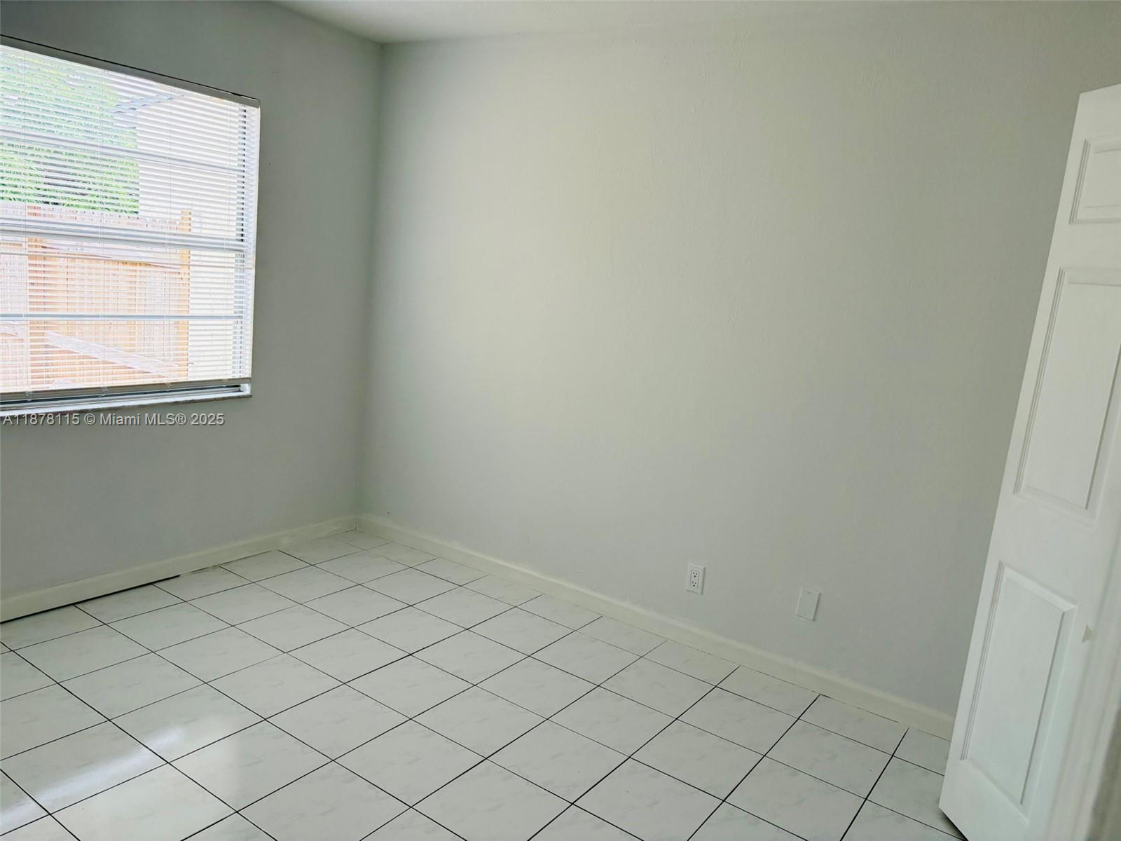 LAKE ISLAND - Residential