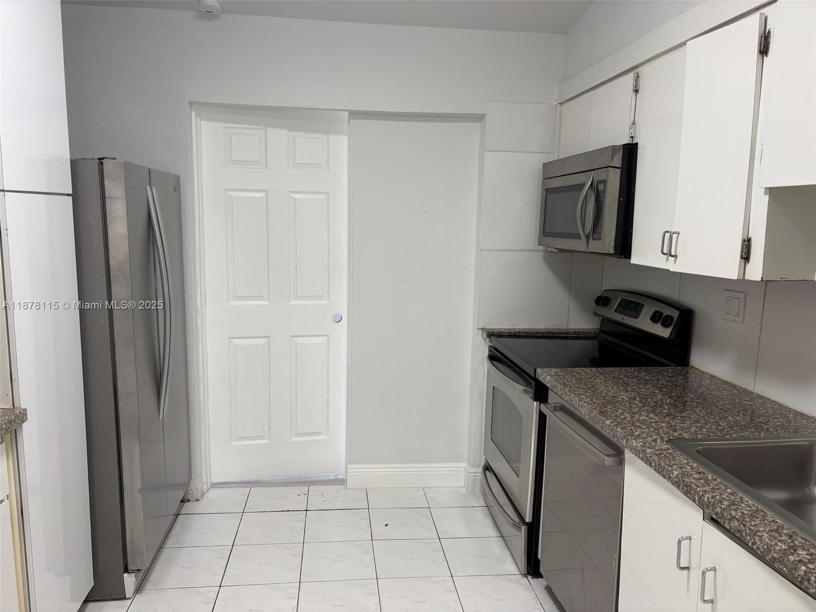 LAKE ISLAND - Residential