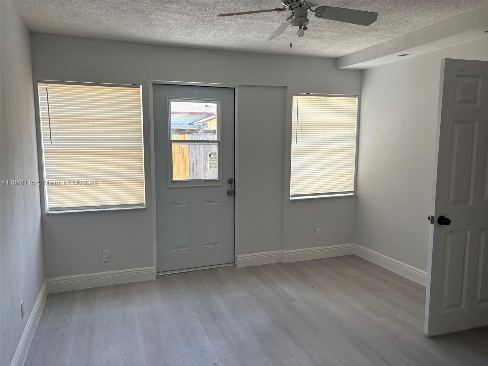 LAKE ISLAND - Residential