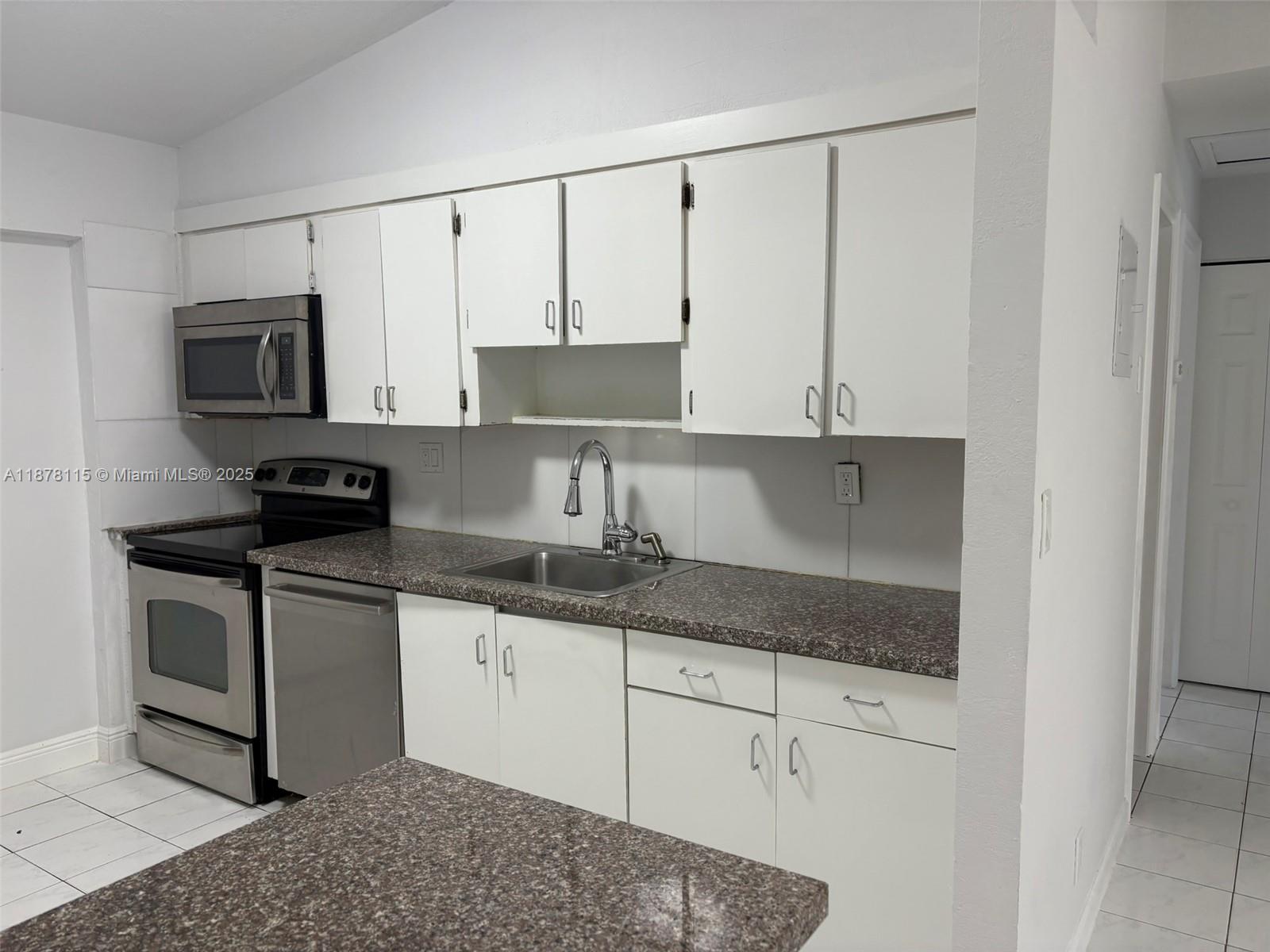 LAKE ISLAND - Residential