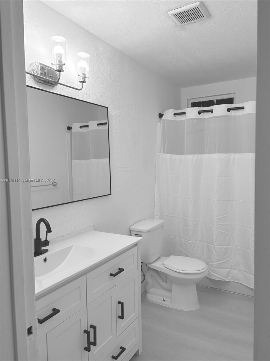 LAKE ISLAND - Residential