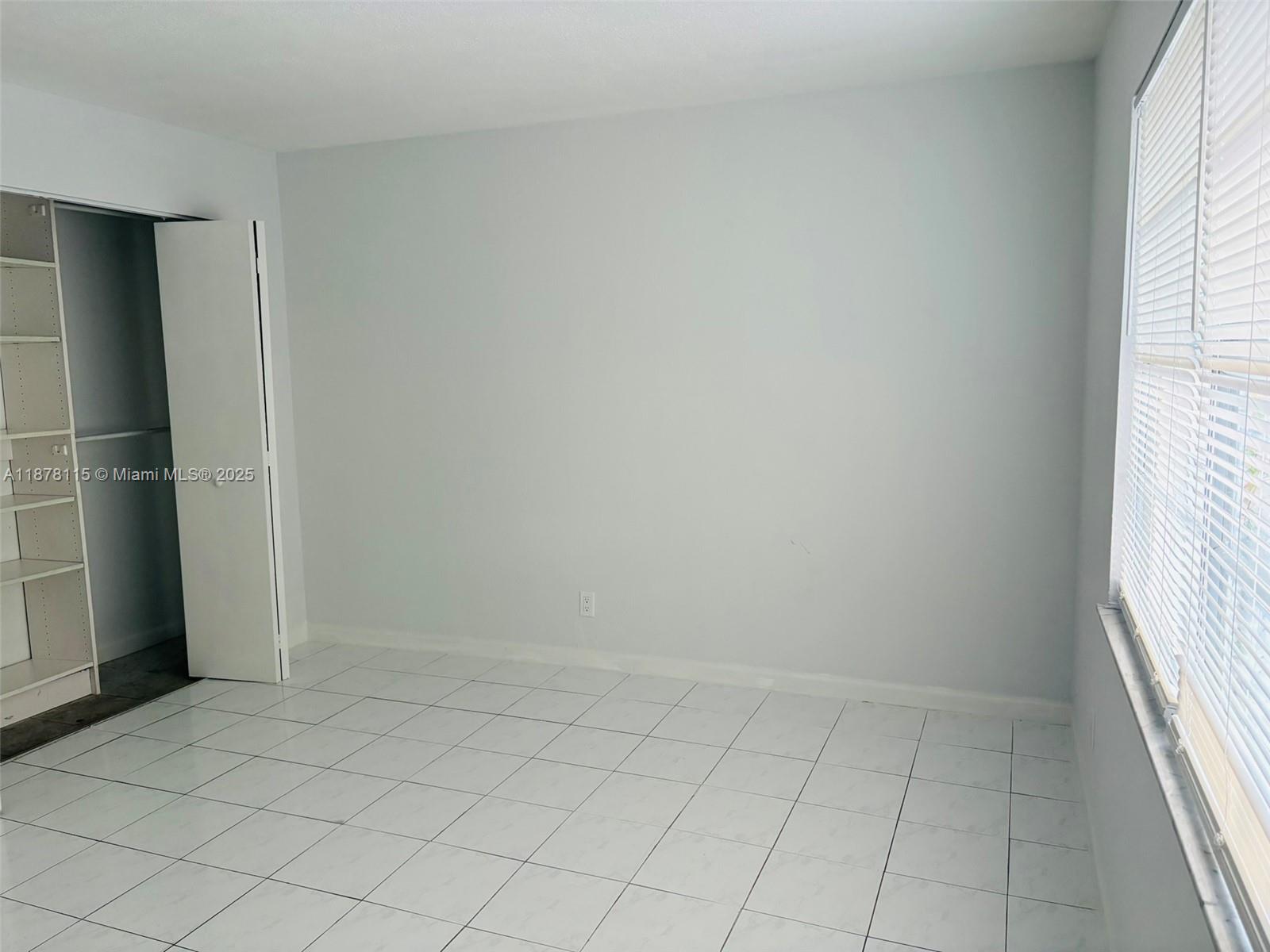 LAKE ISLAND - Residential