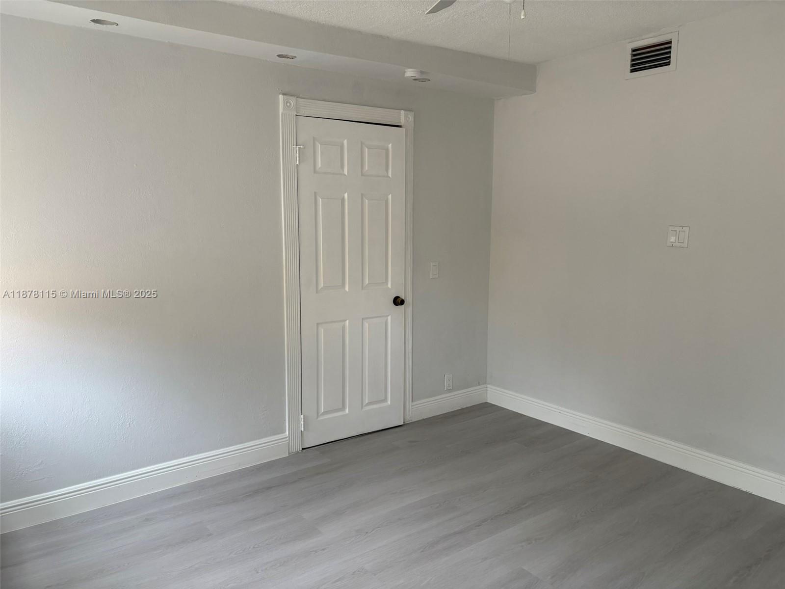 LAKE ISLAND - Residential