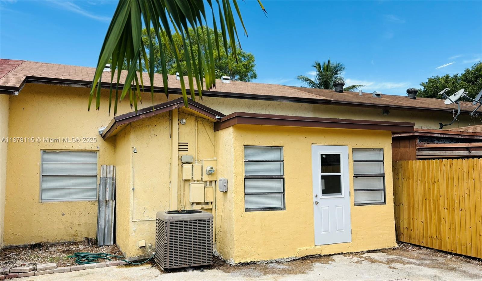 LAKE ISLAND - Residential