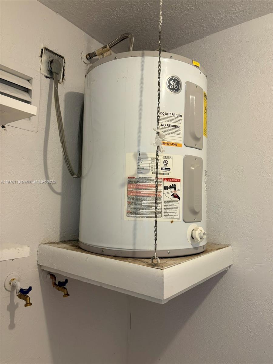 LAKE ISLAND - Residential