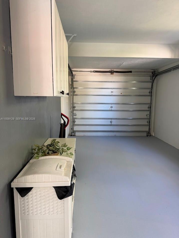 HOLLYWOOD HILLS PARK - Residential Lease