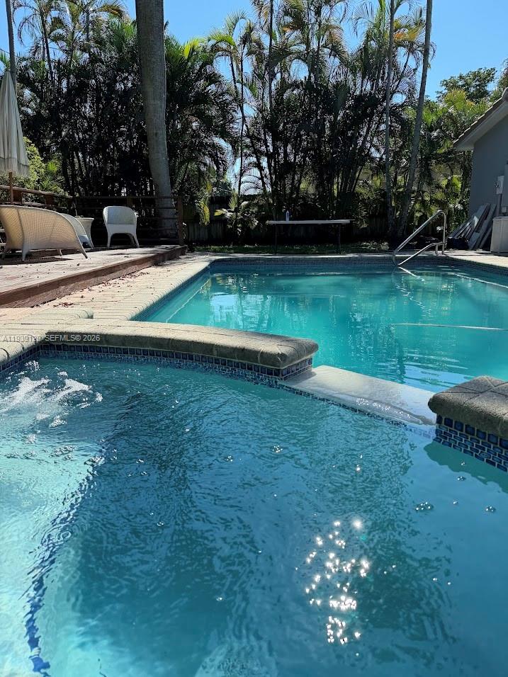 HOLLYWOOD HILLS PARK - Residential Lease