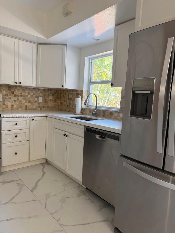 HOLLYWOOD HILLS PARK - Residential Lease