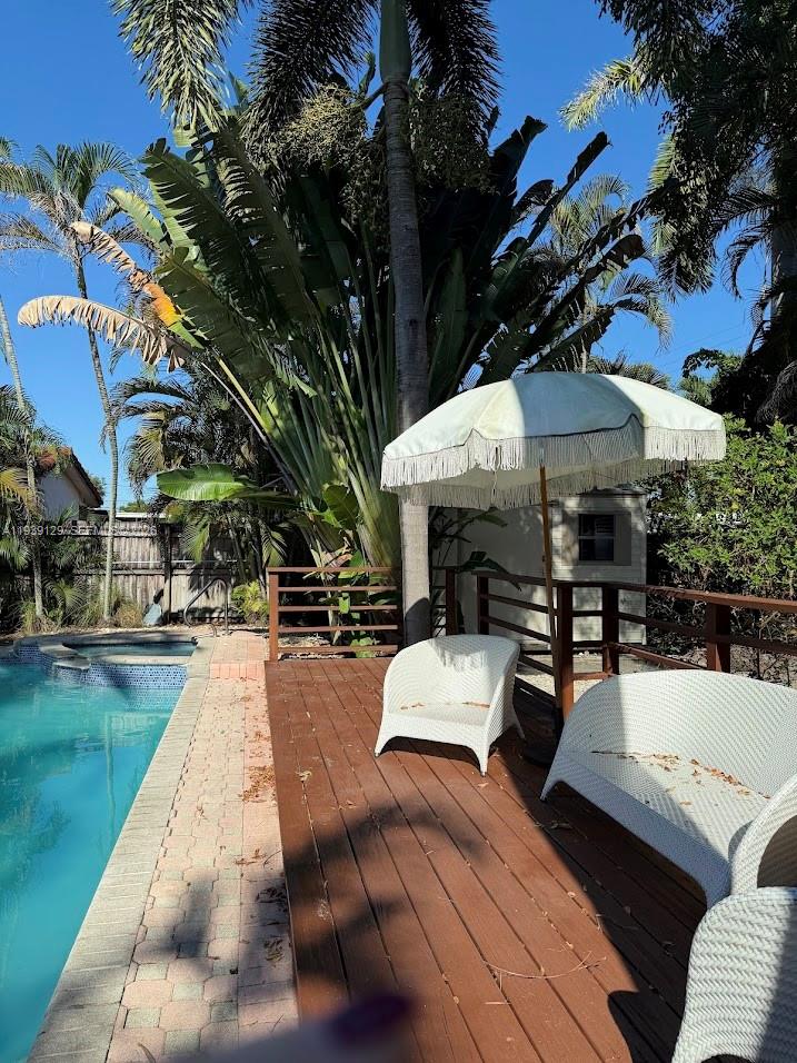 HOLLYWOOD HILLS PARK - Residential Lease