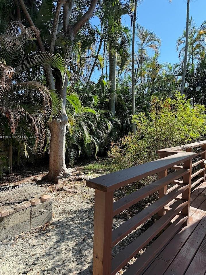 HOLLYWOOD HILLS PARK - Residential Lease