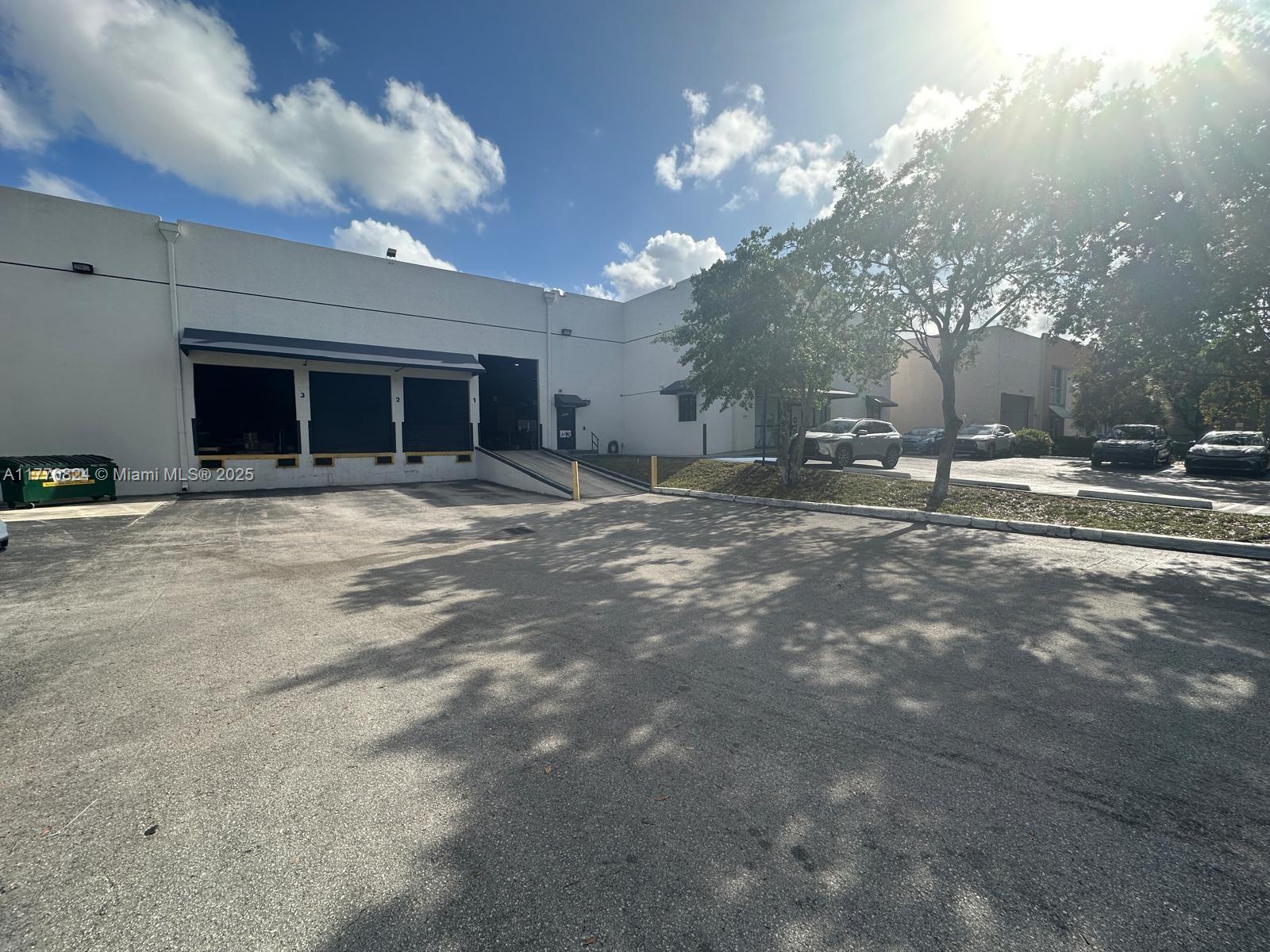 The industrial warehouse is a freestanding building located in the heart of Doral, designed with a height of 23 feet to facilitate efficient and improved distribution operations. With a warehouse area of 11,000 sq. ft. and an additional office area of 2,500 sq ft., it features high ceilings, three loading docks, ample parking, and proximity to major highways, including the Dolphin Expressway and the Palmetto Expressway. Ideal for logistics, distribution, or storage. Contact us today for more details or to schedule a tour. It won't last.