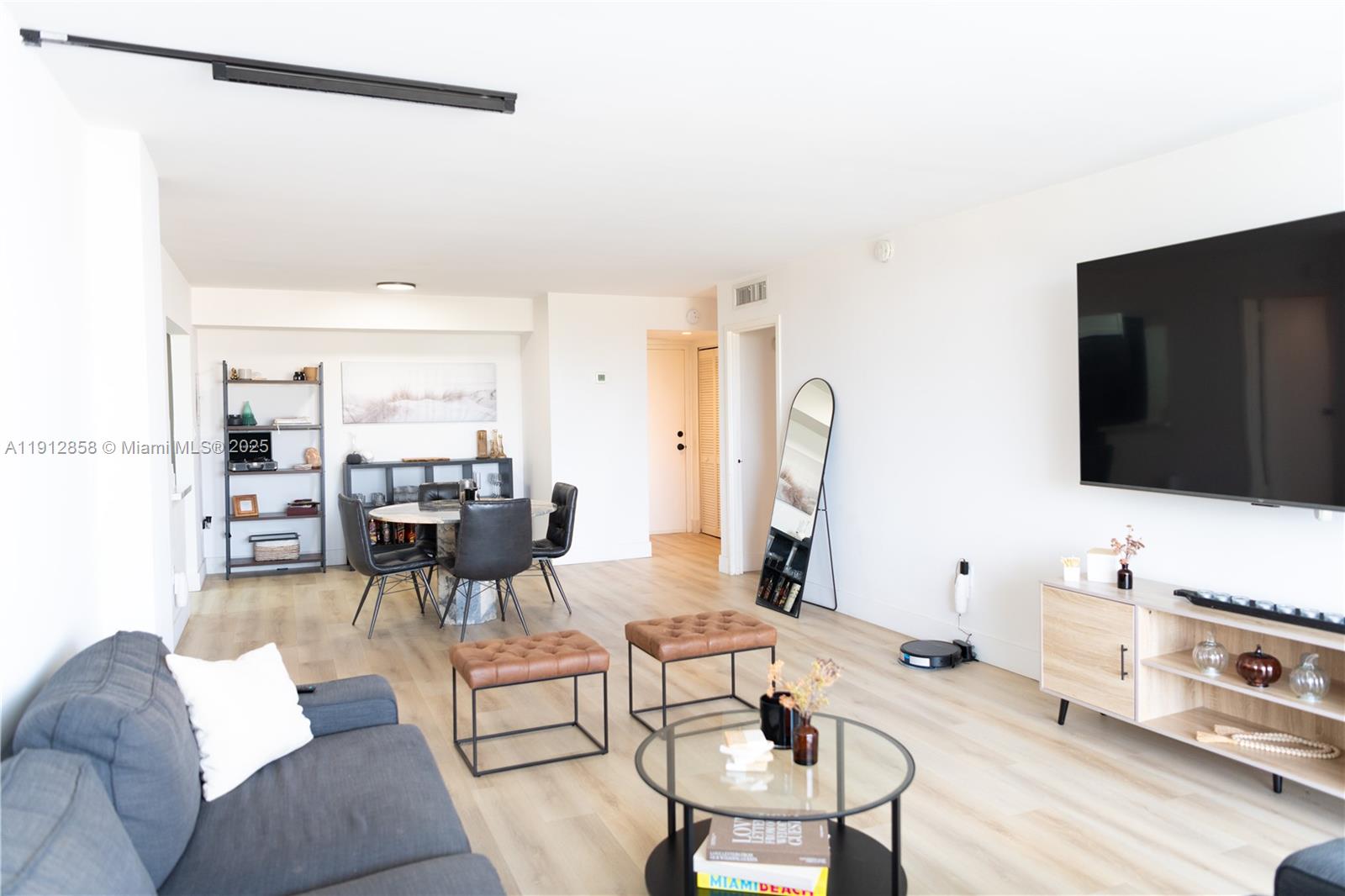 KEYSTONE HARBOR CLUB COND - Residential