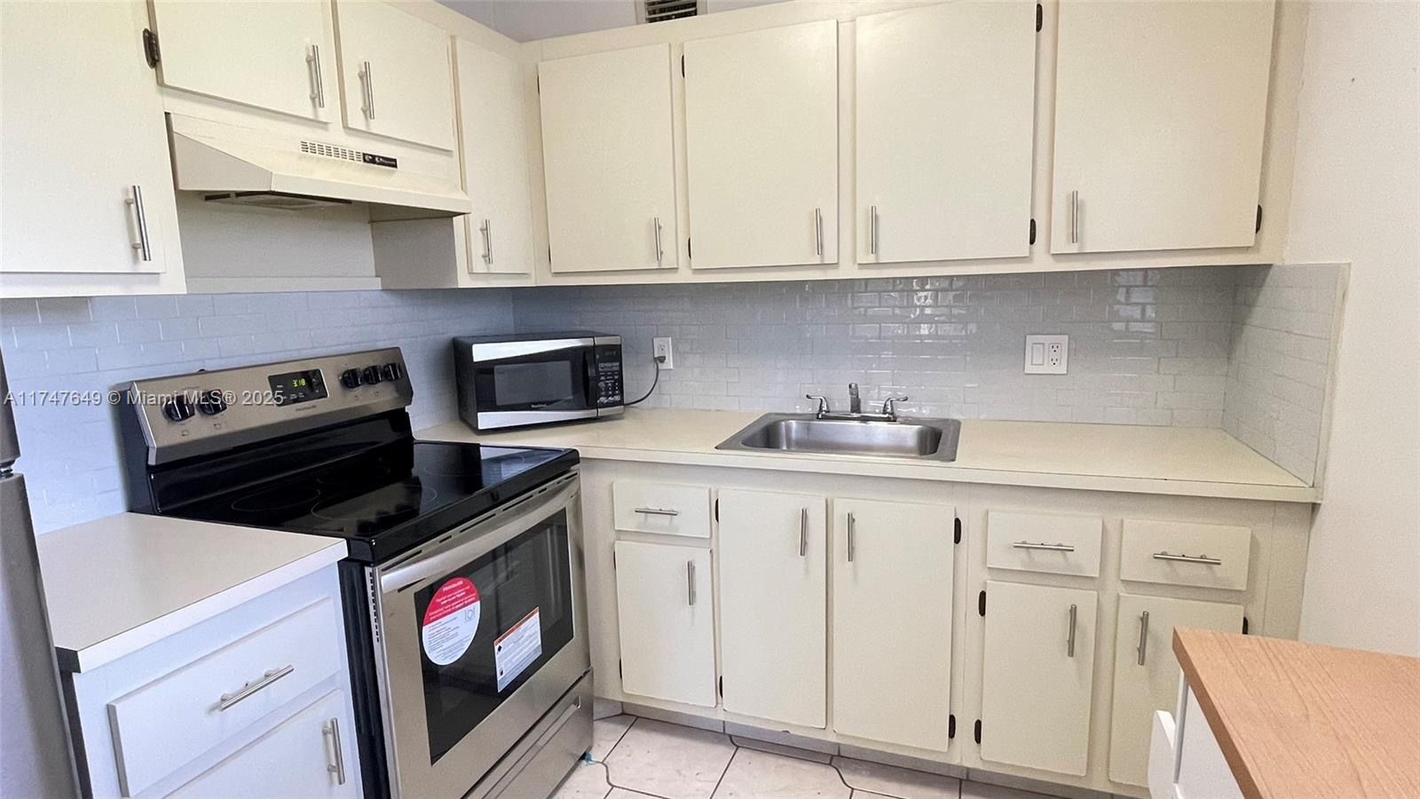 NEW HAMPTON AT CENTURY VI - Residential