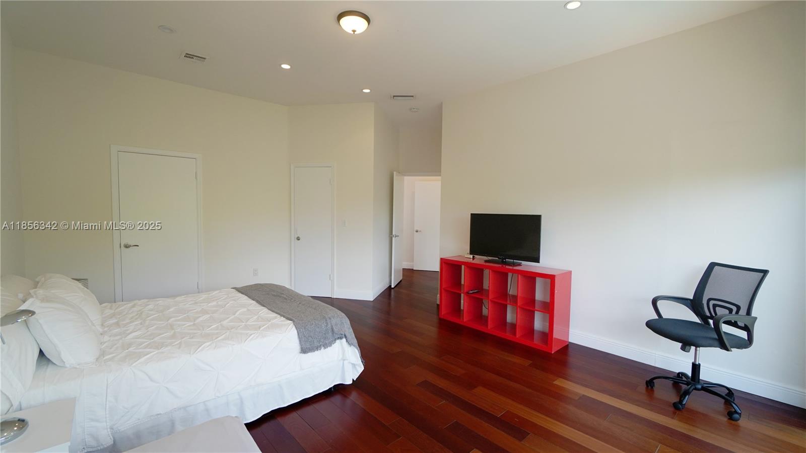 BISCAYNE KEY ESTATES - Residential