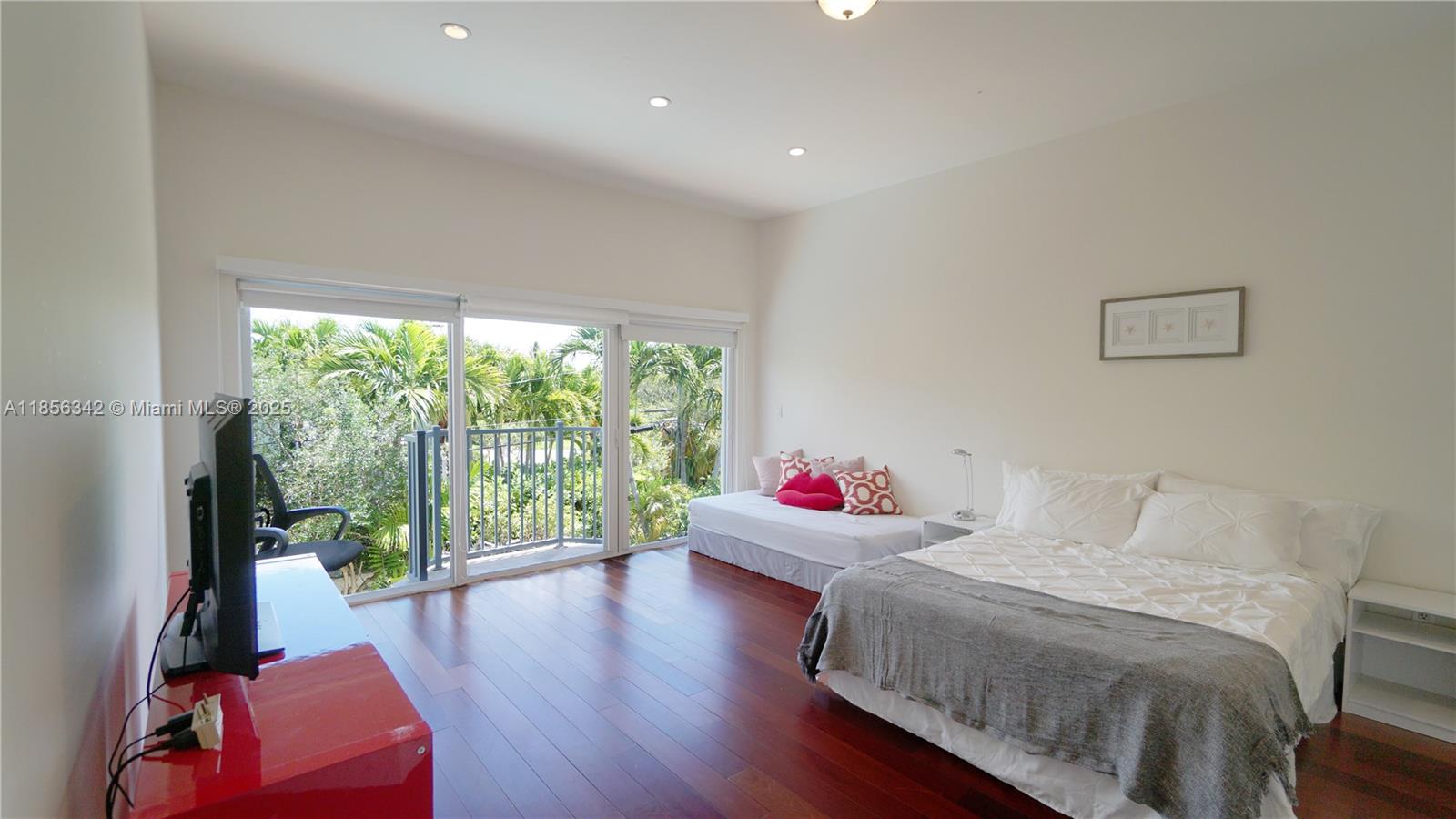 BISCAYNE KEY ESTATES - Residential