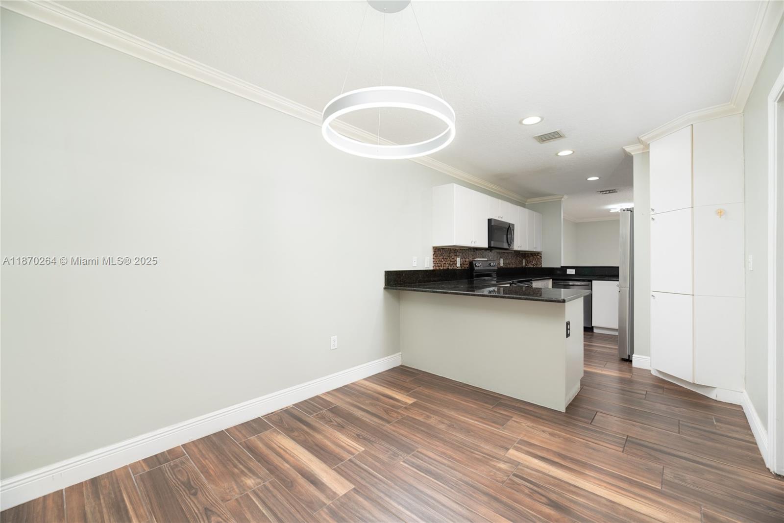 SUNSET PLAZA - Residential