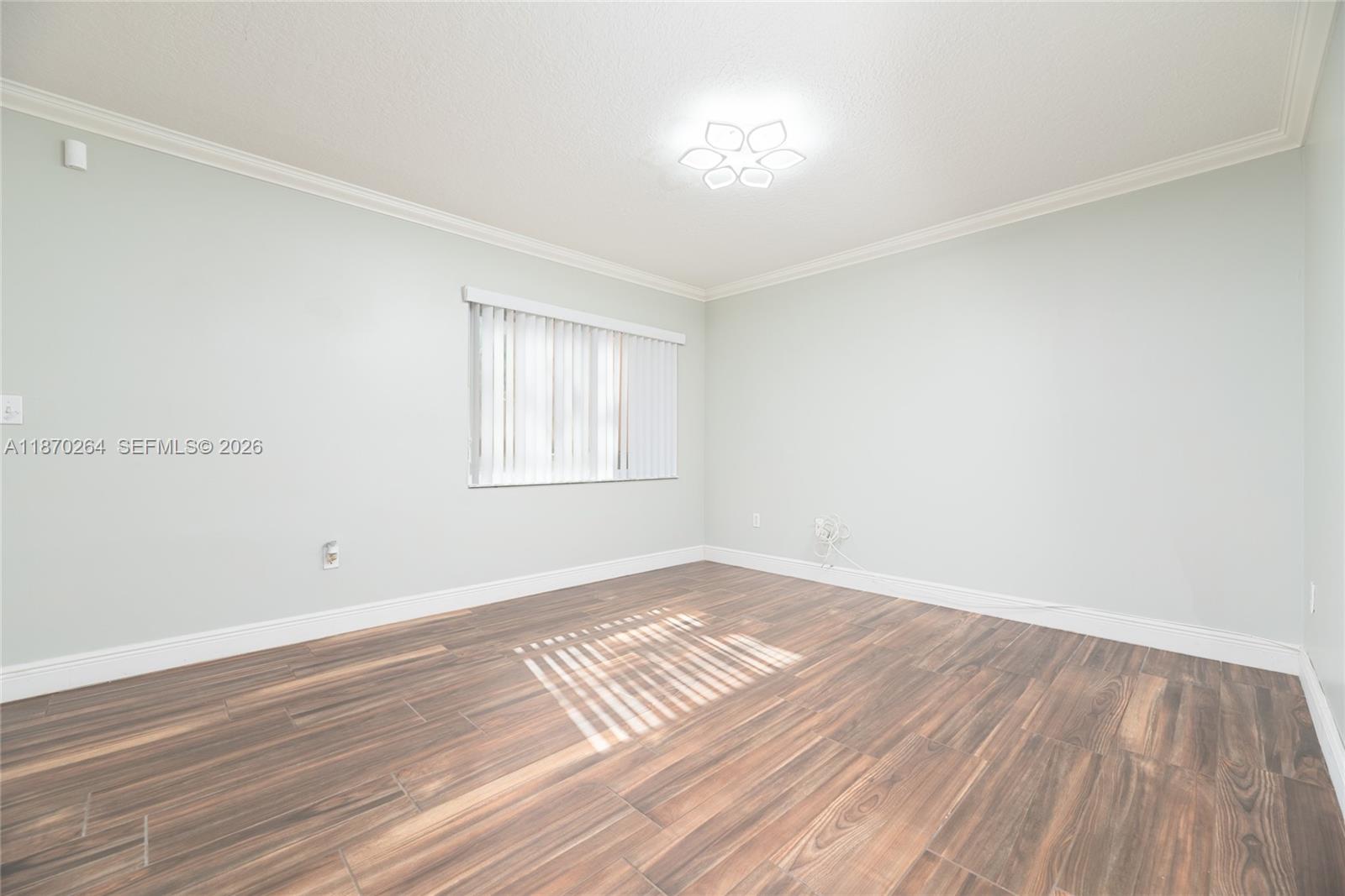 SUNSET PLAZA - Residential