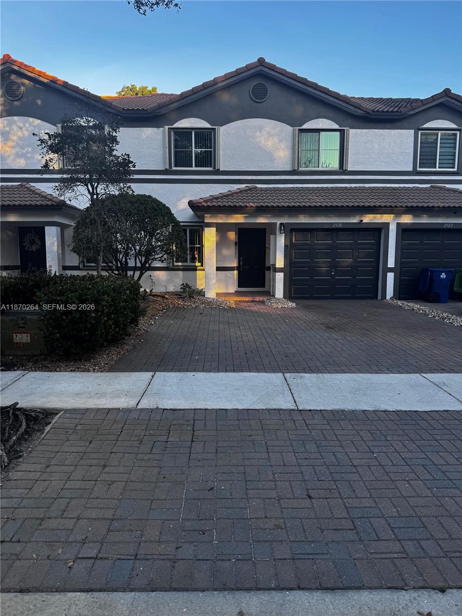 SUNSET PLAZA - Residential