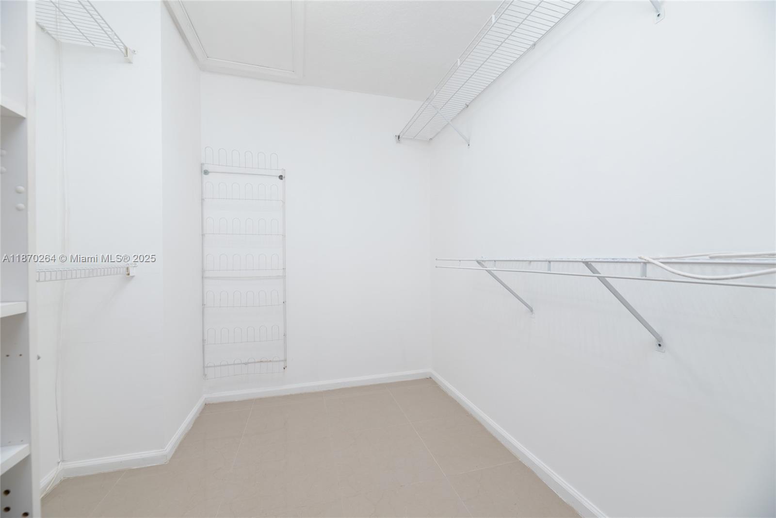 SUNSET PLAZA - Residential