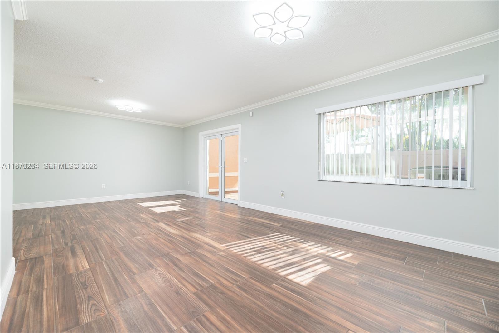 SUNSET PLAZA - Residential