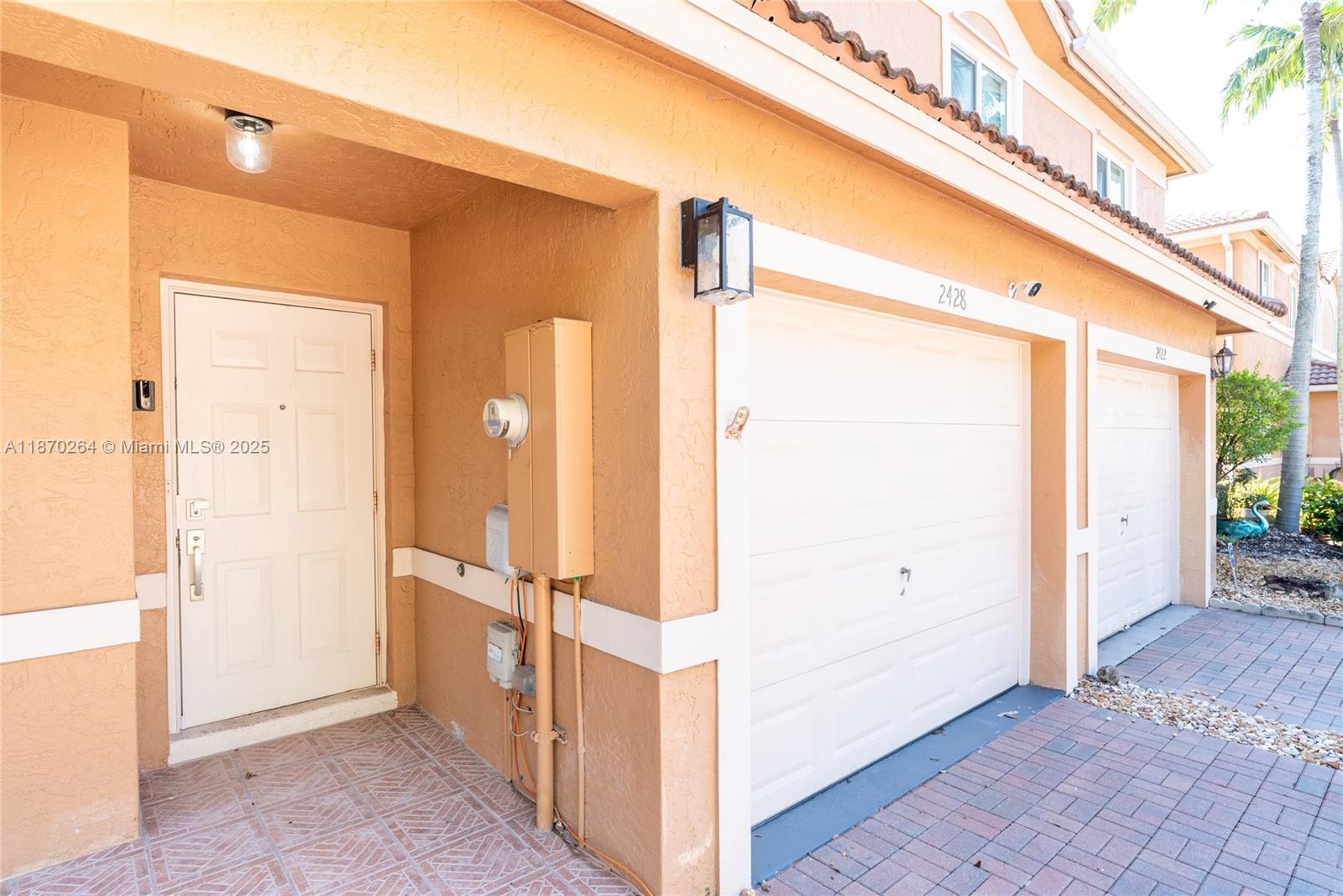 SUNSET PLAZA - Residential