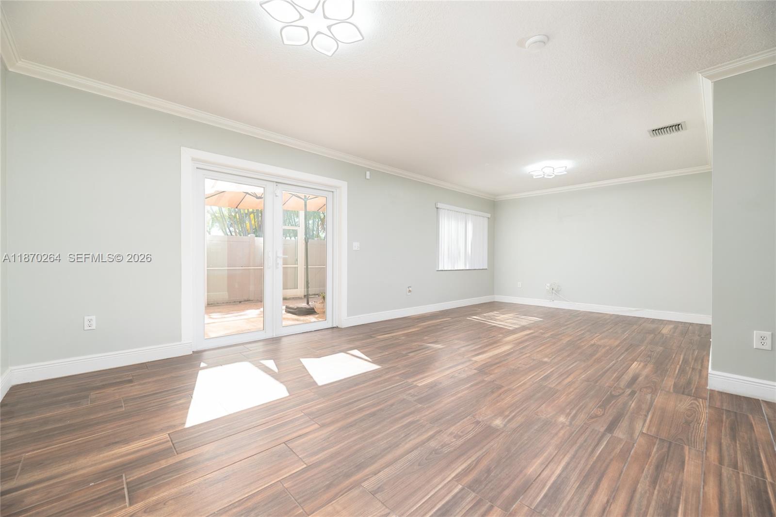 SUNSET PLAZA - Residential