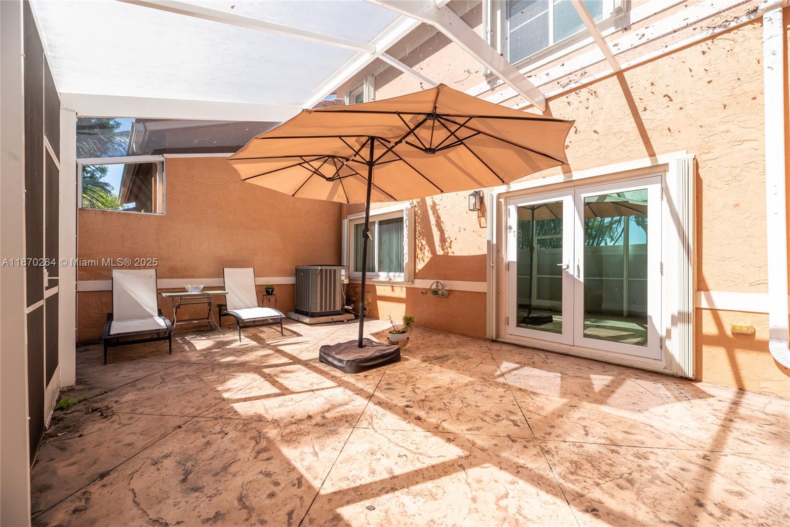 SUNSET PLAZA - Residential