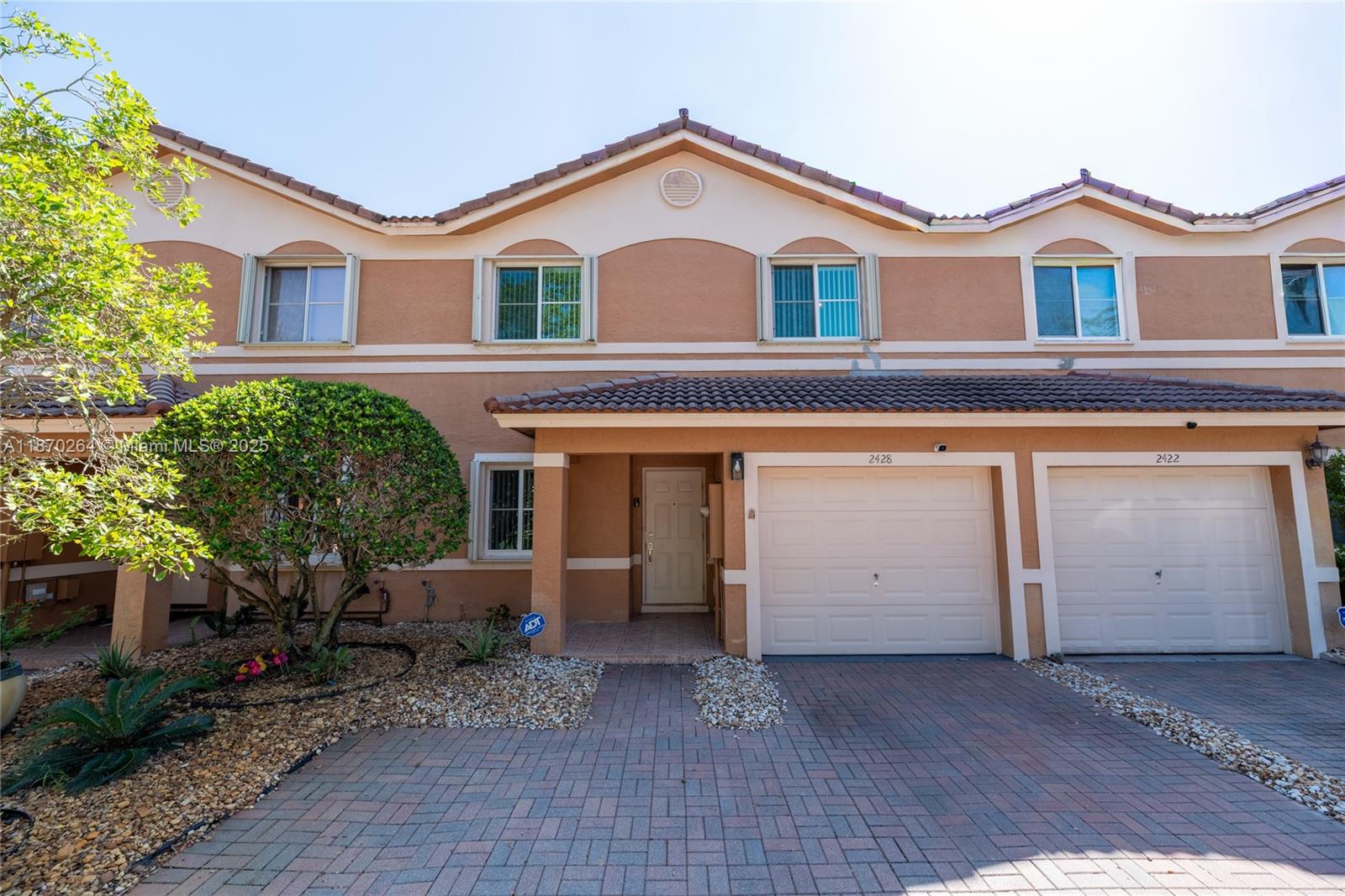 SUNSET PLAZA - Residential