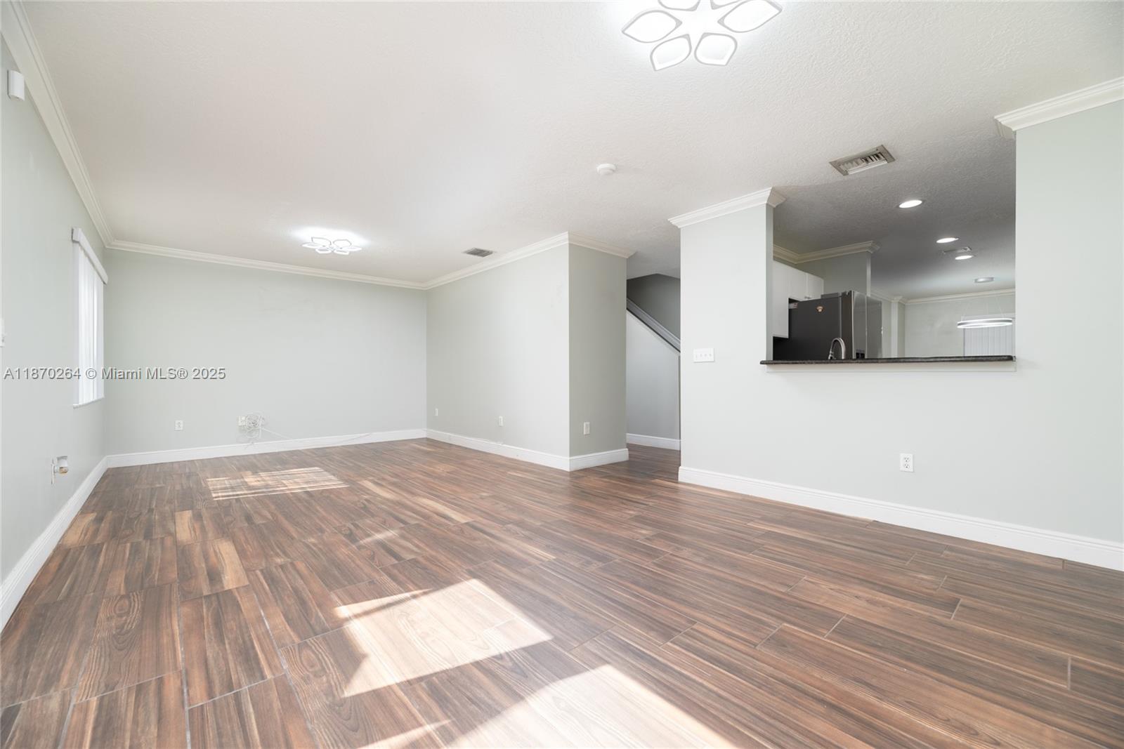 SUNSET PLAZA - Residential