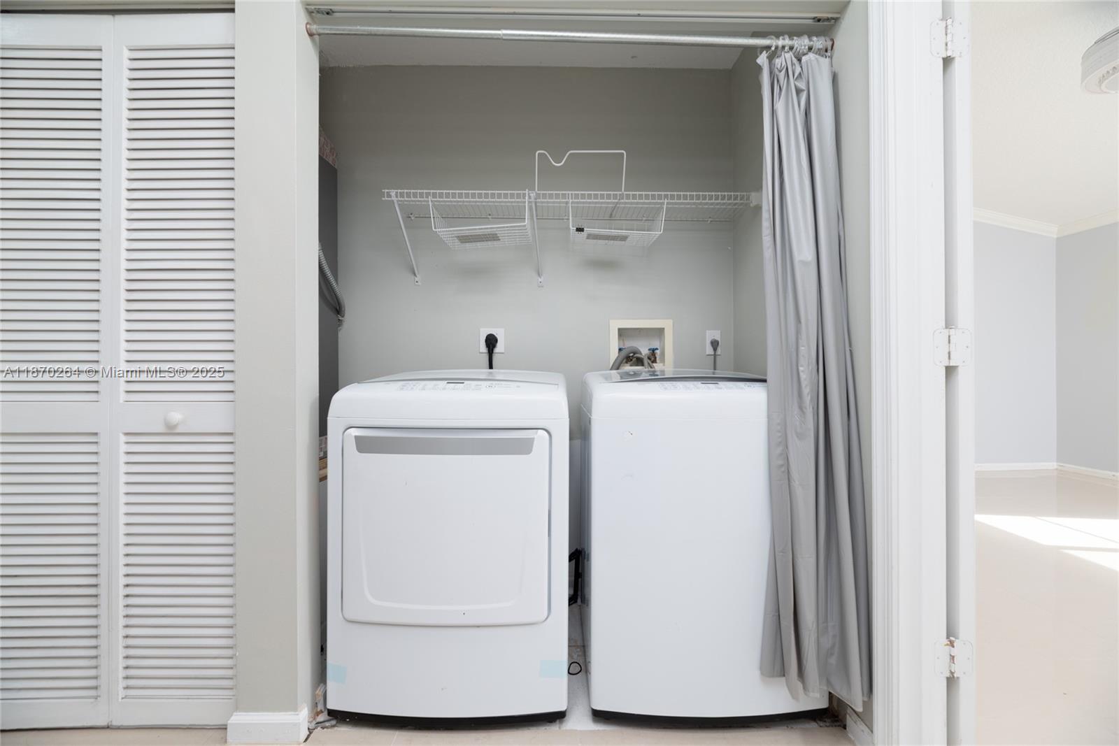 SUNSET PLAZA - Residential