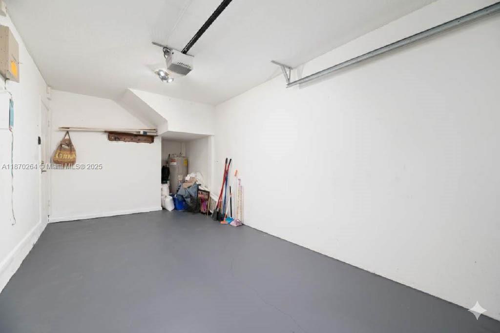 SUNSET PLAZA - Residential