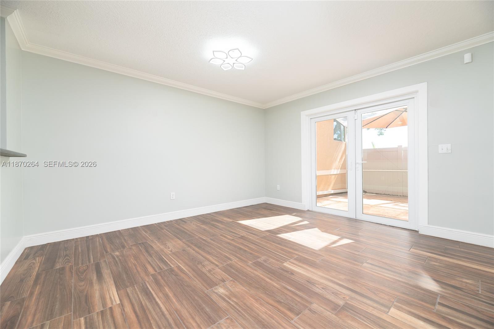 SUNSET PLAZA - Residential