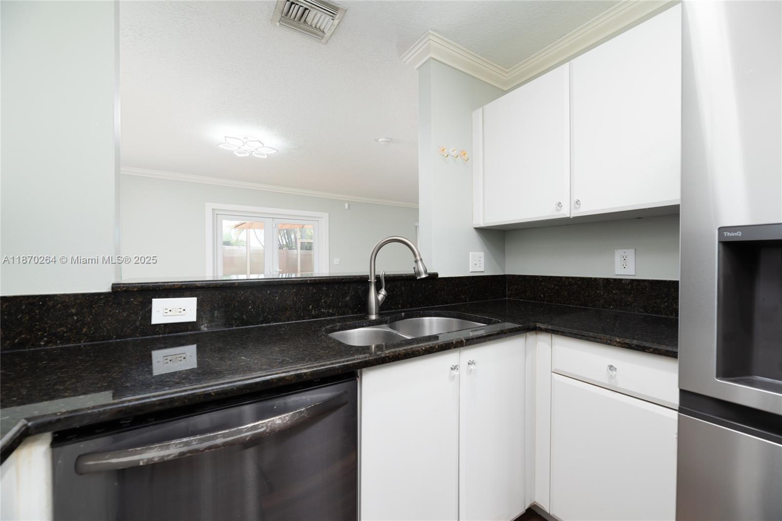 SUNSET PLAZA - Residential