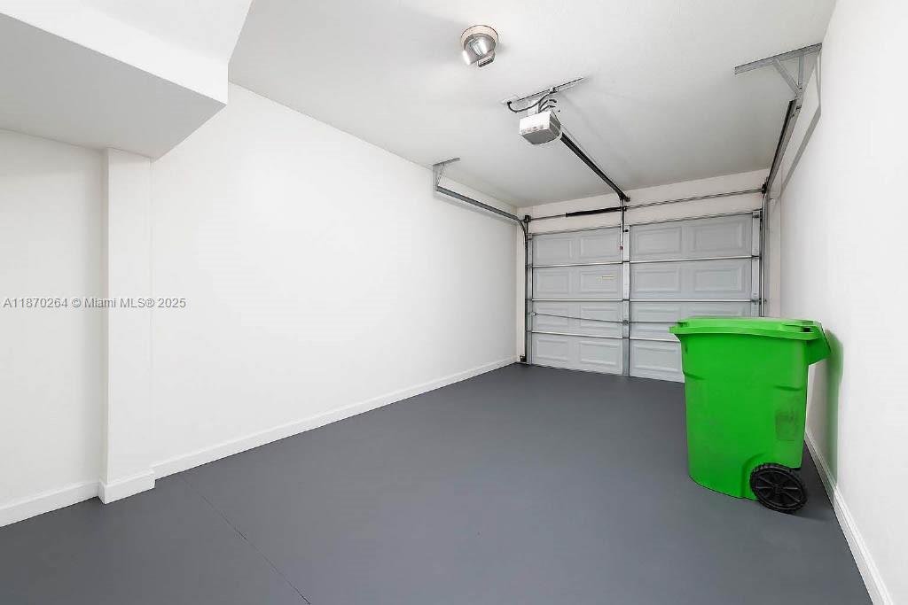 SUNSET PLAZA - Residential