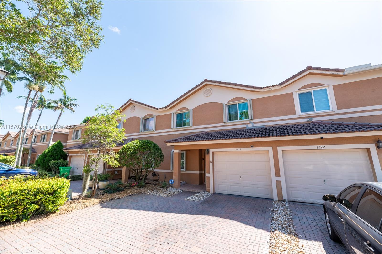 SUNSET PLAZA - Residential