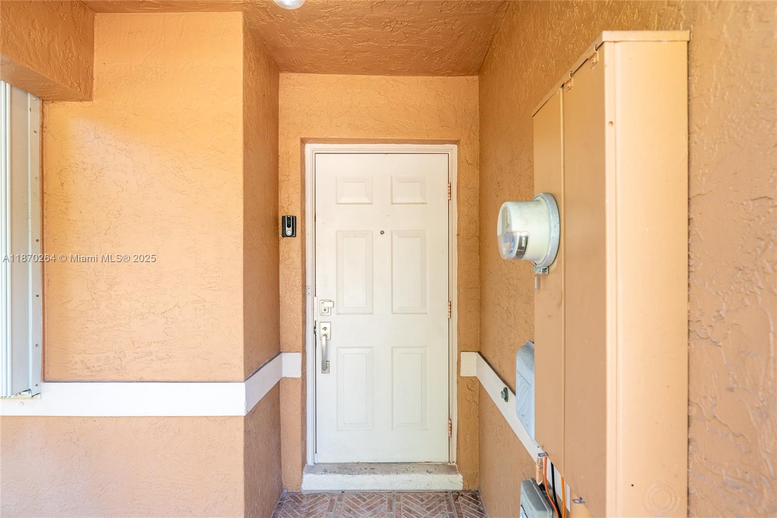 SUNSET PLAZA - Residential