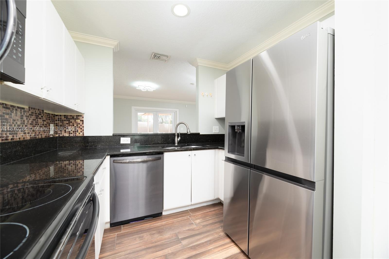 SUNSET PLAZA - Residential