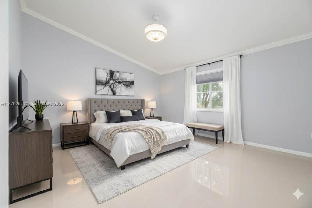 SUNSET PLAZA - Residential